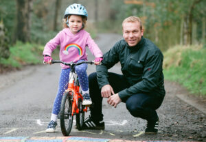 Chris Hoy (right) at the launch of his range of kids’ bikes in 2014 (image courtesy Evans Cycles)