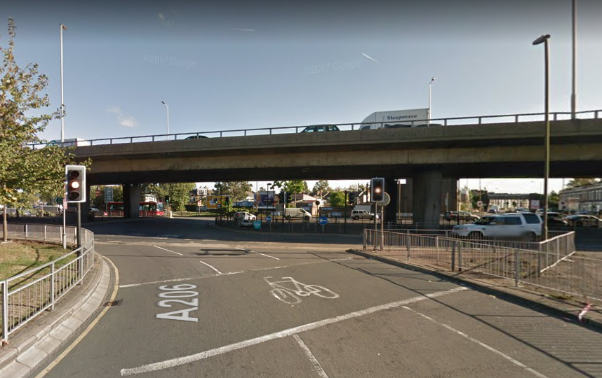 Blackwall Tunnel Southern Approach junction with Woolwich Road (via Google Street View).PNG