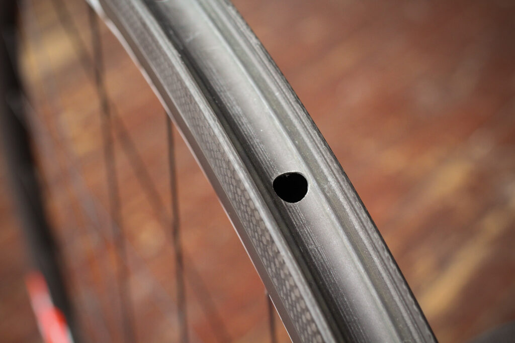 Deda Elementi SL38 Carbon Clincher Team Wheels – rim bed.jpg