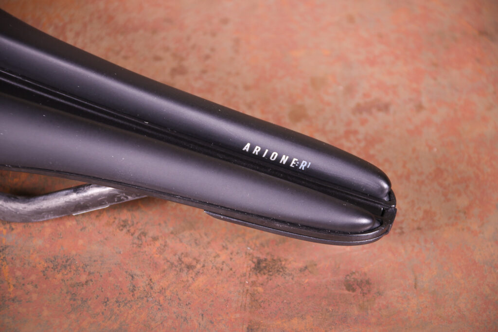 Fizik Arione R1 VS Evo saddle – nose.jpg