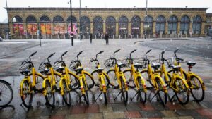 Snowy Ofo bikes in Cambridge.jpeg
