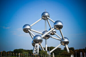Atomium (licensed CC BY 2.0 by Maria Firsova on Flickr).jpg