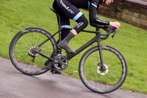 Canyon ULTIMATE CF SLX DISC 8.0 DI2 – riding 1.jpg
