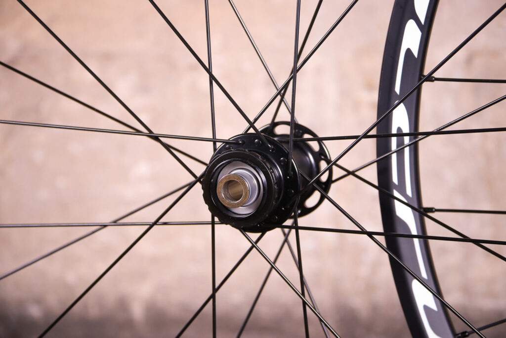 Fulcrum Racing 7 wheelset – front hub.jpg