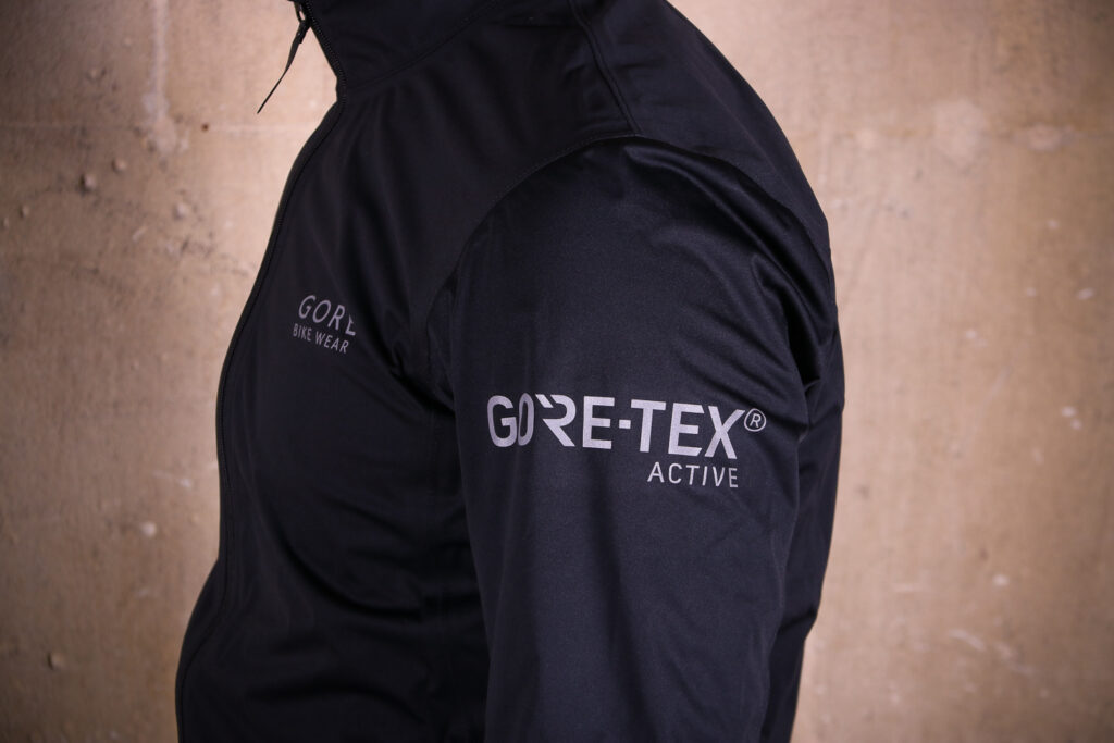 Gore Power Gore-TexR Jacket – shoulder.jpg