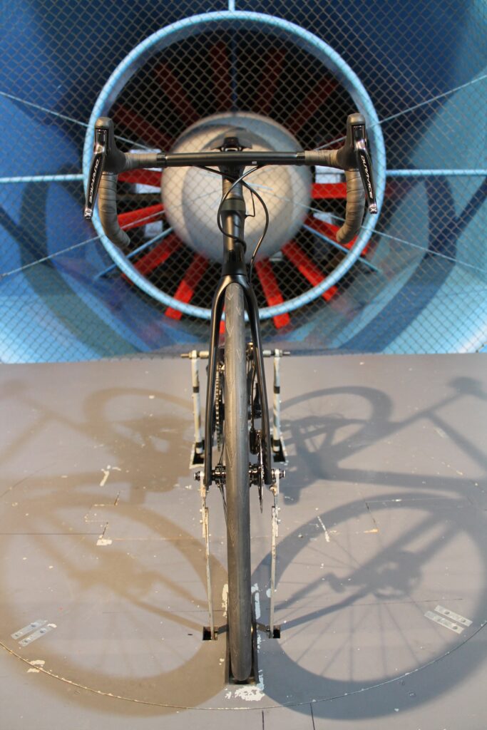 Hunt &ndash; Bike in tunnel head on &ndash; 1.jpg