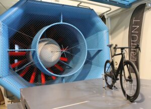 Hunt – Bike in tunnel wheels spinning – 1.jpg