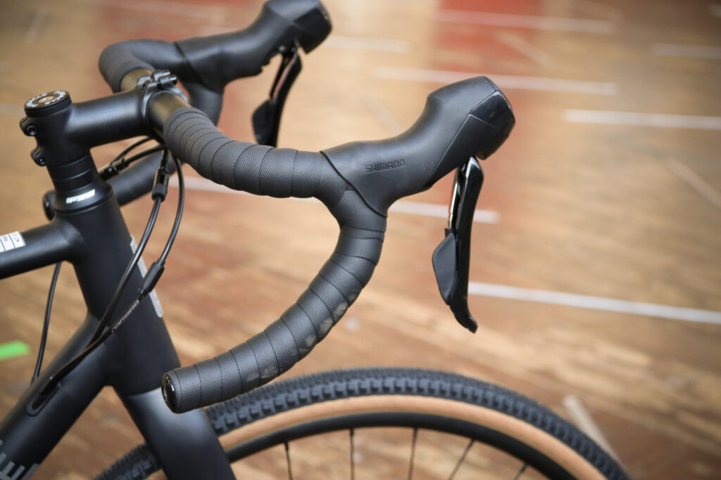 Pinnacle Arkose Three – bar and shifter.jpg