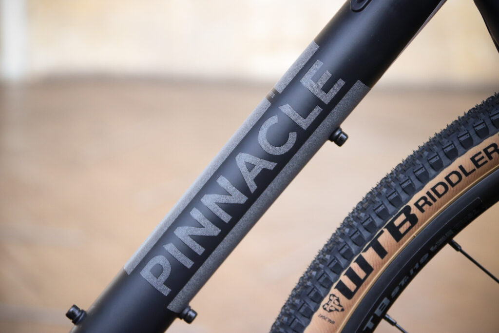 Pinnacle Arkose Three – down tube.jpg