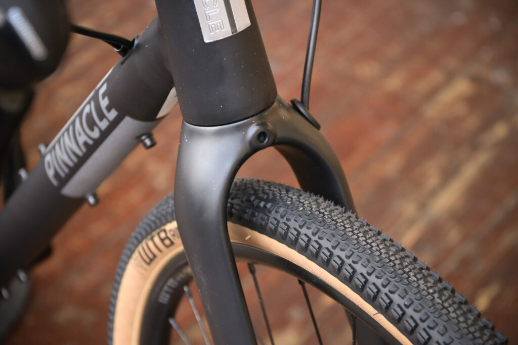 Pinnacle Arkose Three – fork clearance.jpg
