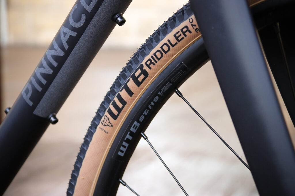 Pinnacle Arkose Three – rim and tyre.jpg