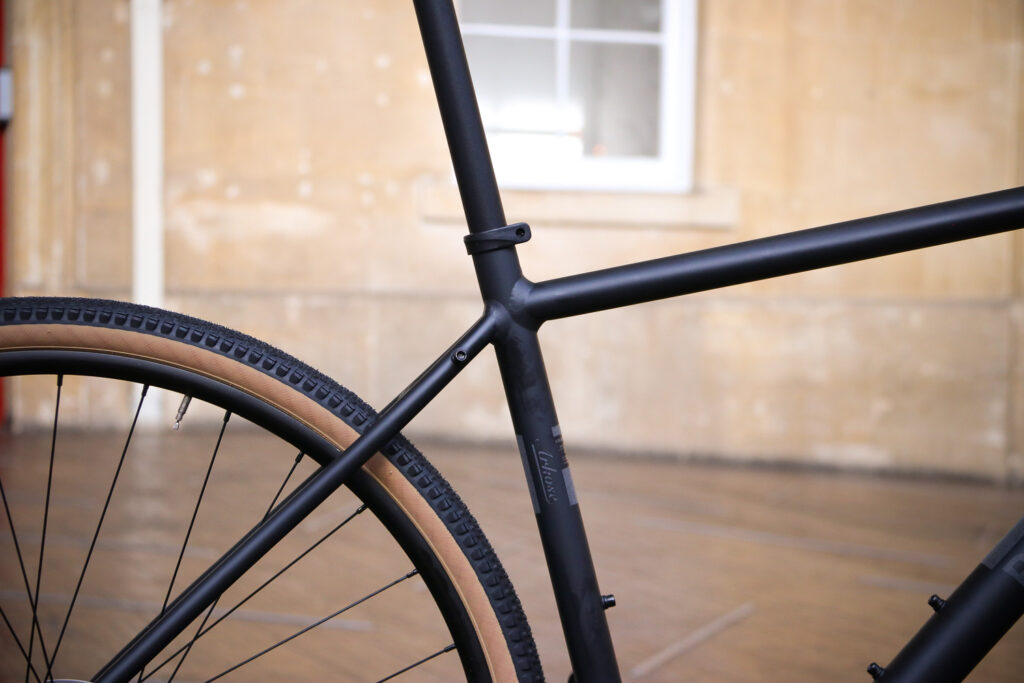 Pinnacle Arkose Three – seat tube junction.jpg
