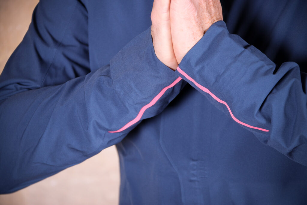 Rapha Womens Hooded Rain Jacket – cuff details.jpg