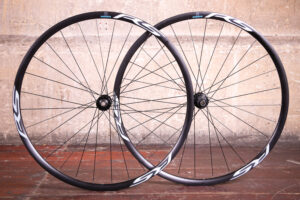 Shimano WH-RS170 Clincher wheelset.jpg