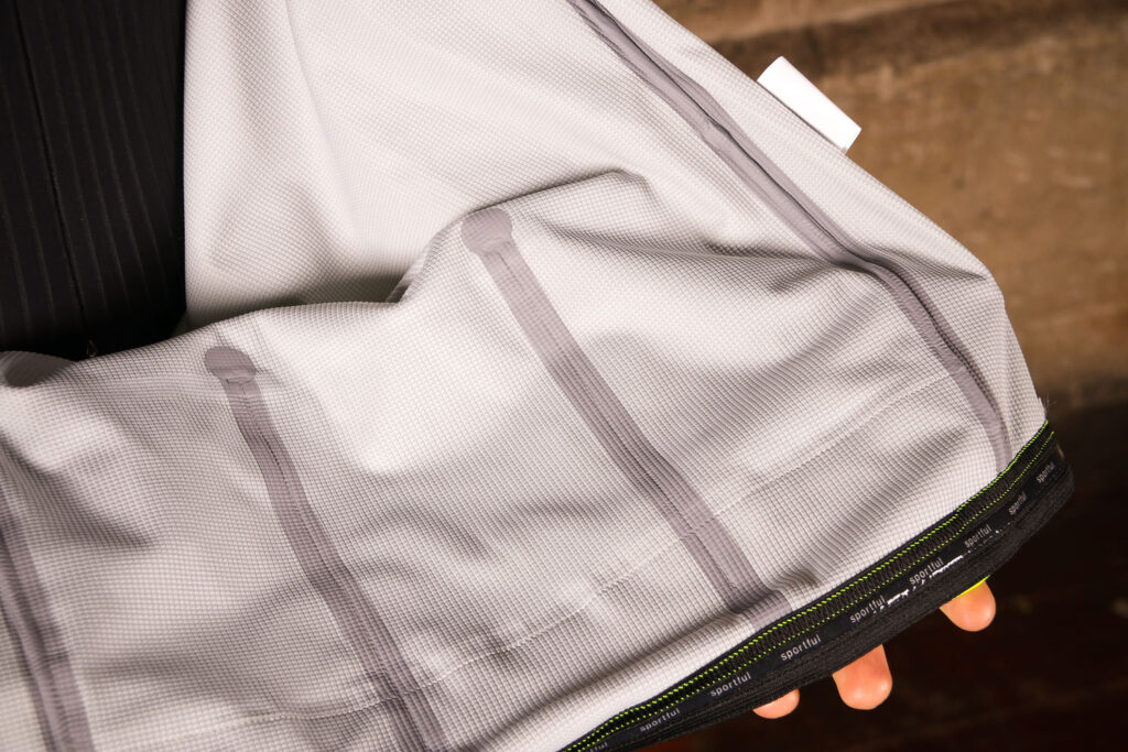 Sportful Fiandre Extreme Jacket – taped seams.jpg