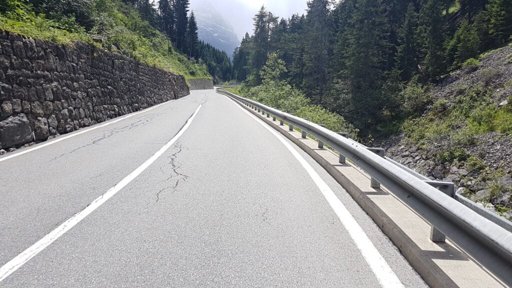 Stelvio – the road rises.jpg