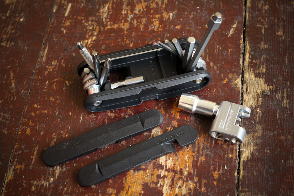 Birzman Diversity 17 Multi Tool – parts.jpg