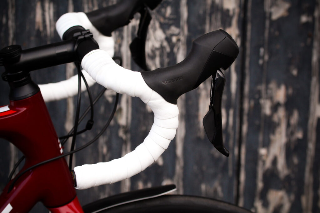 Focus Paralane AL Tiagra – bars and shifter.jpg