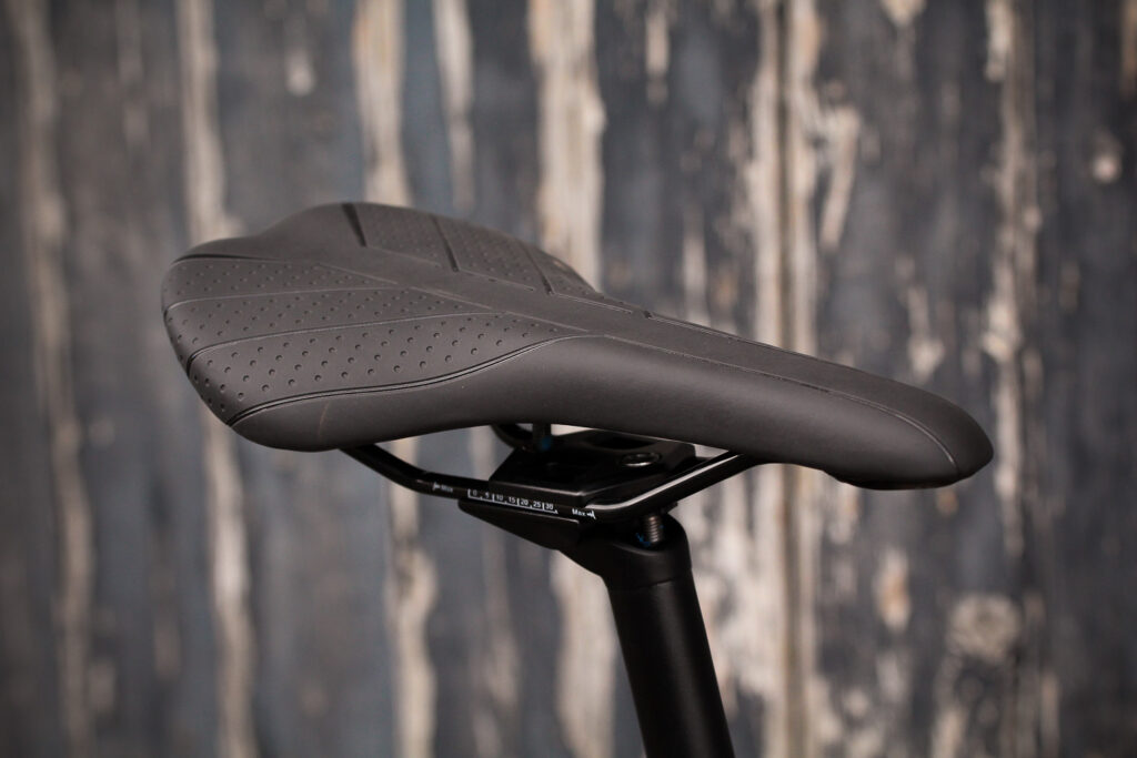 Focus Paralane AL Tiagra – saddle.jpg