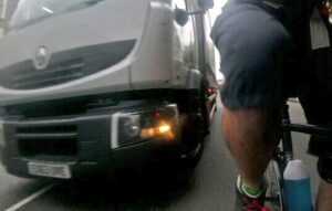 South Circular Road lorry driver close pass (via Evo Lucas on Twitter).jpg