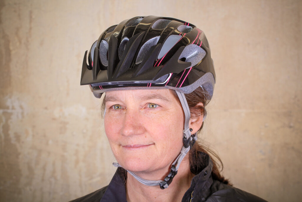 Specialized Sierra Gloss Acid Pink Arc Womens Helmet – front.jpg