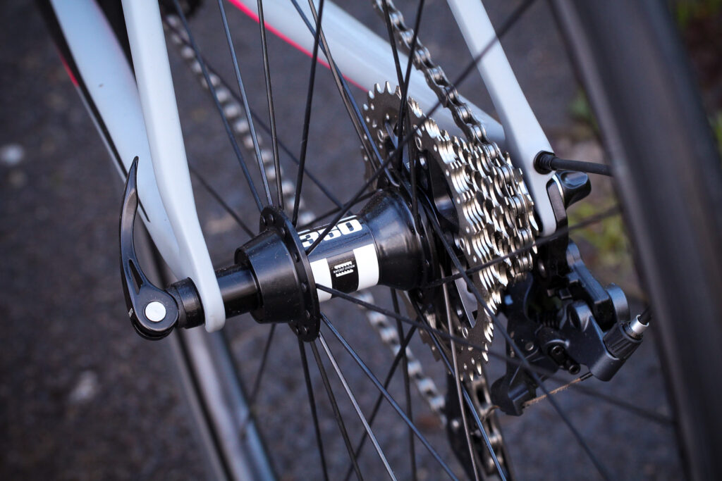 Specialized Womens Tarmac SL6 – rear hub.jpg