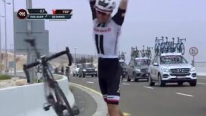 Tom Dumoulin Abu Dhabi bike toss.JPG