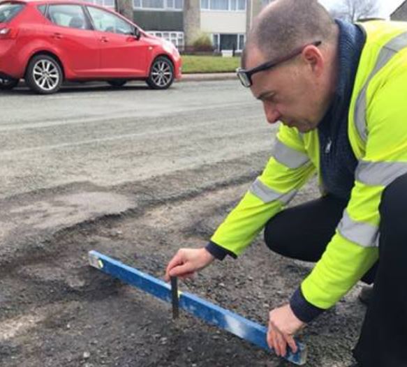 Cheshire West and Cheshire Council pothole tweet.JPG