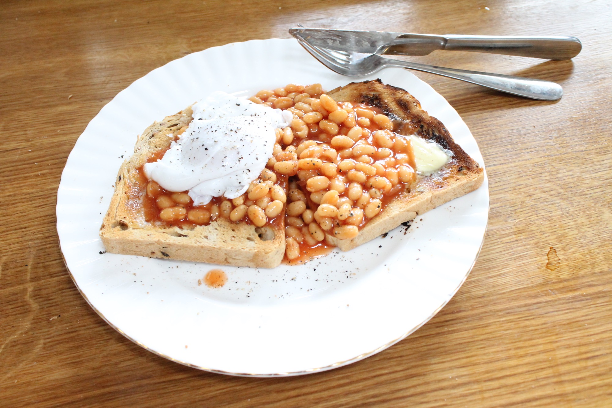 Egg and beans on toast &ndash; 1