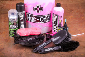 Muc-Off Dirt Bucket Kit – contents.jpg