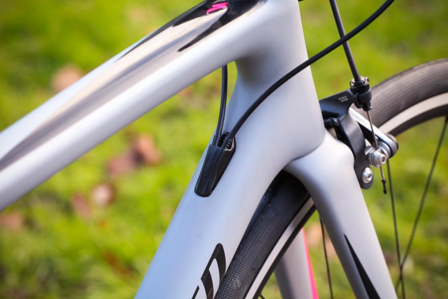 specialized-womens-tarmac-sl6-cable-route.jpg