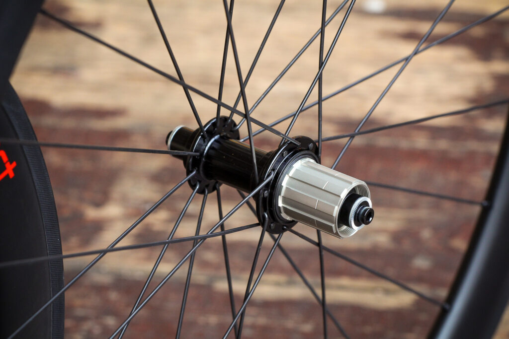CES Sport RC50 Clincher Wheelset – rear hub.jpg
