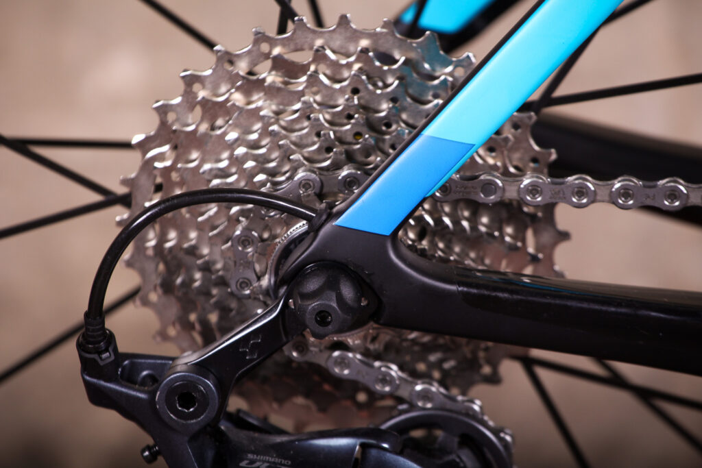 Cube Agree Pro – rear drop out.jpg