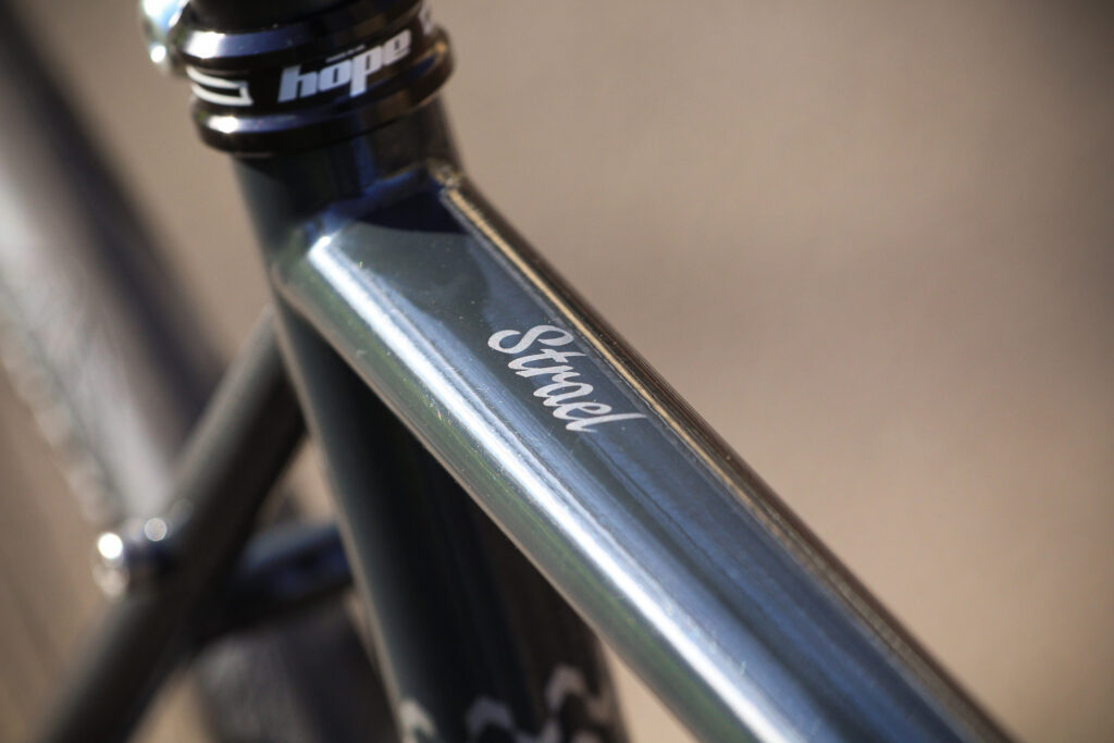 Fairlight Strael 2 – top tube decal.jpg