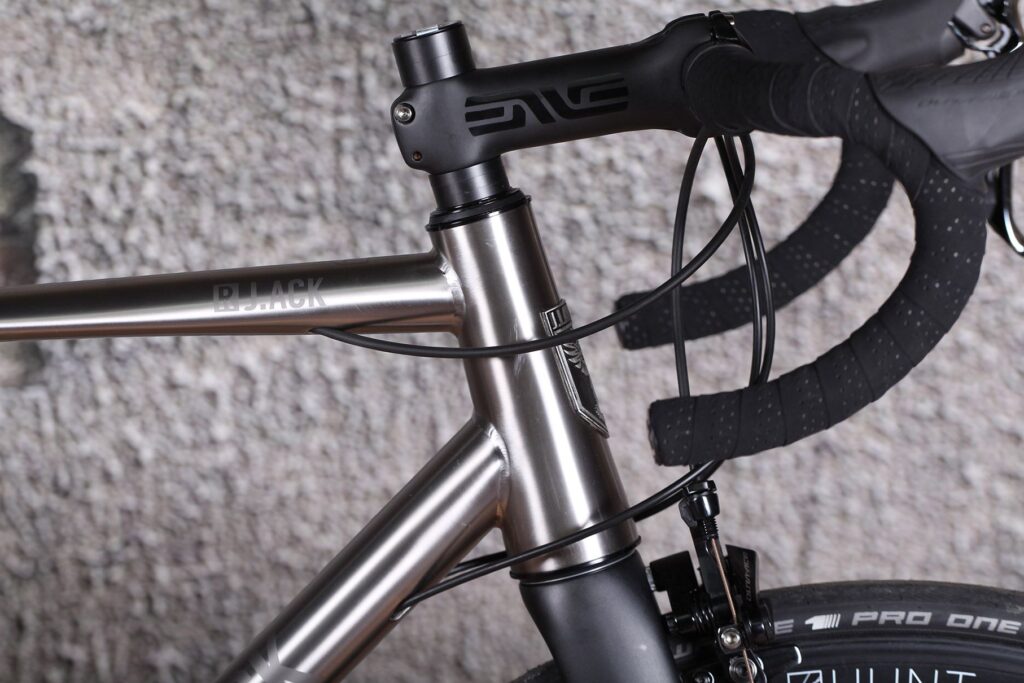 Laverack R Jack – head tube.jpg