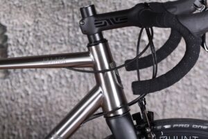 Laverack R Jack &ndash; head tube.jpg