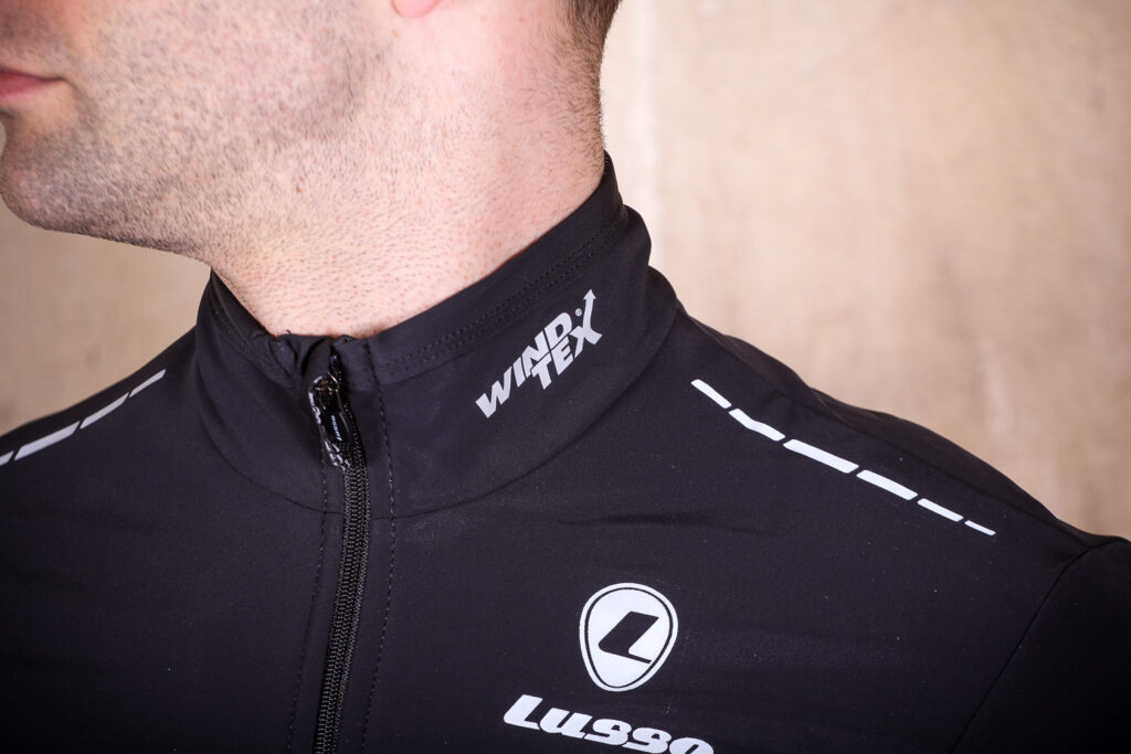Lusso Mens Aqua Extreme Black V2 Jacket – collar.jpg