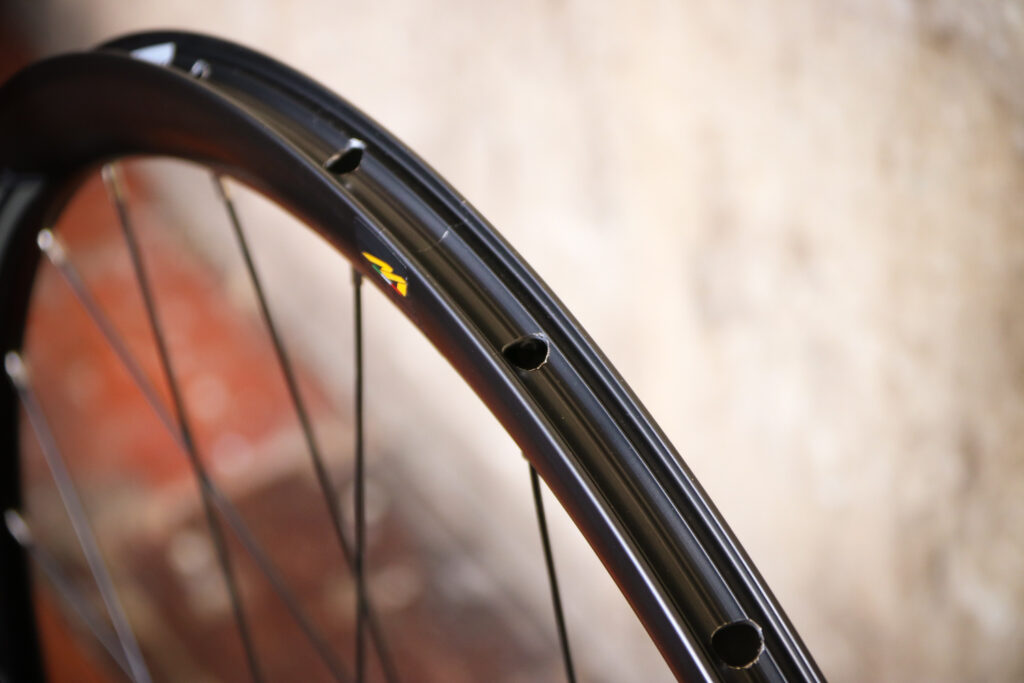 Miche Race AXY Wide Profile Disc Wheelset – rim bed.jpg