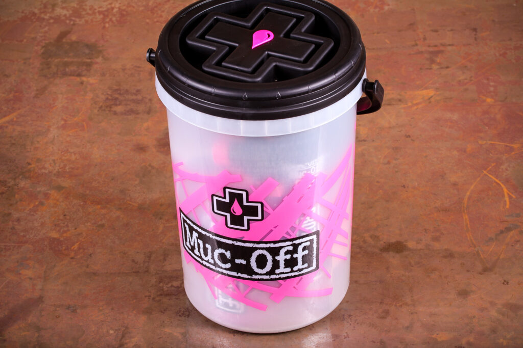 Muc-Off Dirt Bucket Kit – bucket.jpg