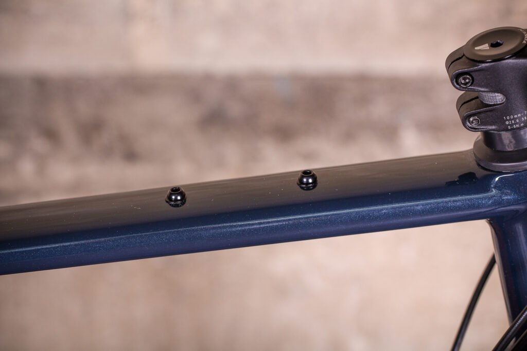 Vielo V+1 – top tube bosses.jpg