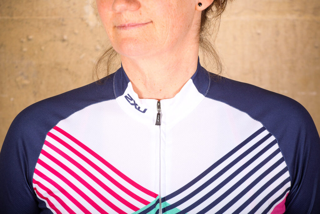 2xu_womens_sub_cycle_jersey_-_collar.jpg