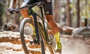 Cannondale-F-Si-Lefty-Ocho-Carbon_carbon-xc-race-hardtail-mountain-bike_single-sided-single-crown-100mm-fork-strut_Cannondale-Factory-Racing-World-Cup-Stellenbosch-testing-front-detail.jpg