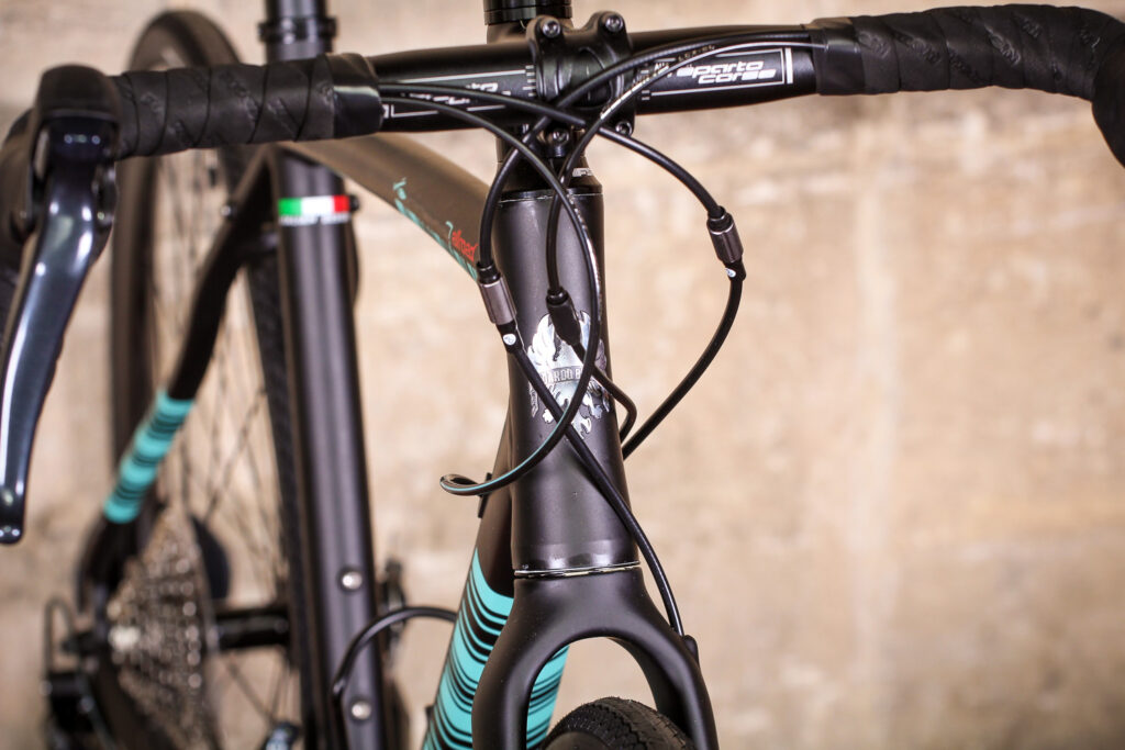 bianchi_via_nirone_7_all_road_-_head_tube_badge.jpg