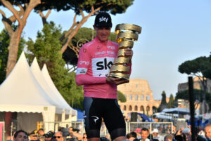chris_froome_with_giro_ditalia_tropjhy_picture_lapresse.jpg