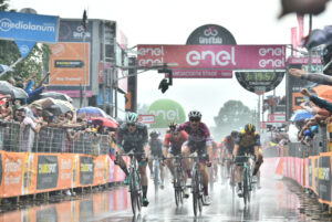 elia_viviani_wins_stage_17_of_2018_giro_ditalia_picture_lapresse.jpg