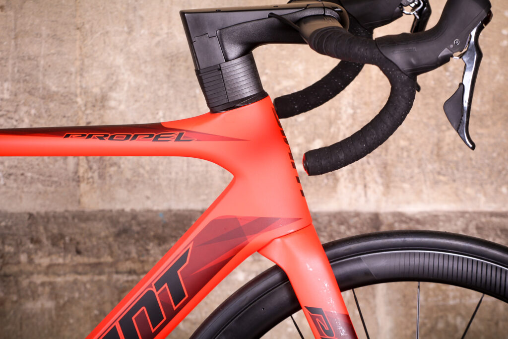 Giant Propel Advanced Disc – head tube.jpg