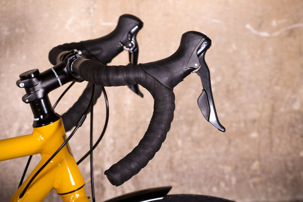 Kona Rove DL – bar and shifter.jpg