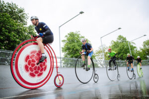 mark_beaumont_leads_penny_furthing_riders_at_herne_hill_velodrome_picture_via_r.whites.jpg