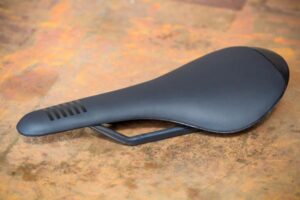 rapha_pro_team_carbon_saddle.jpg