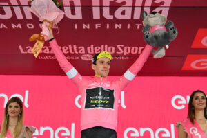 simon_yates_on_giro_ditalia_podium_credit_lapresse.jpg